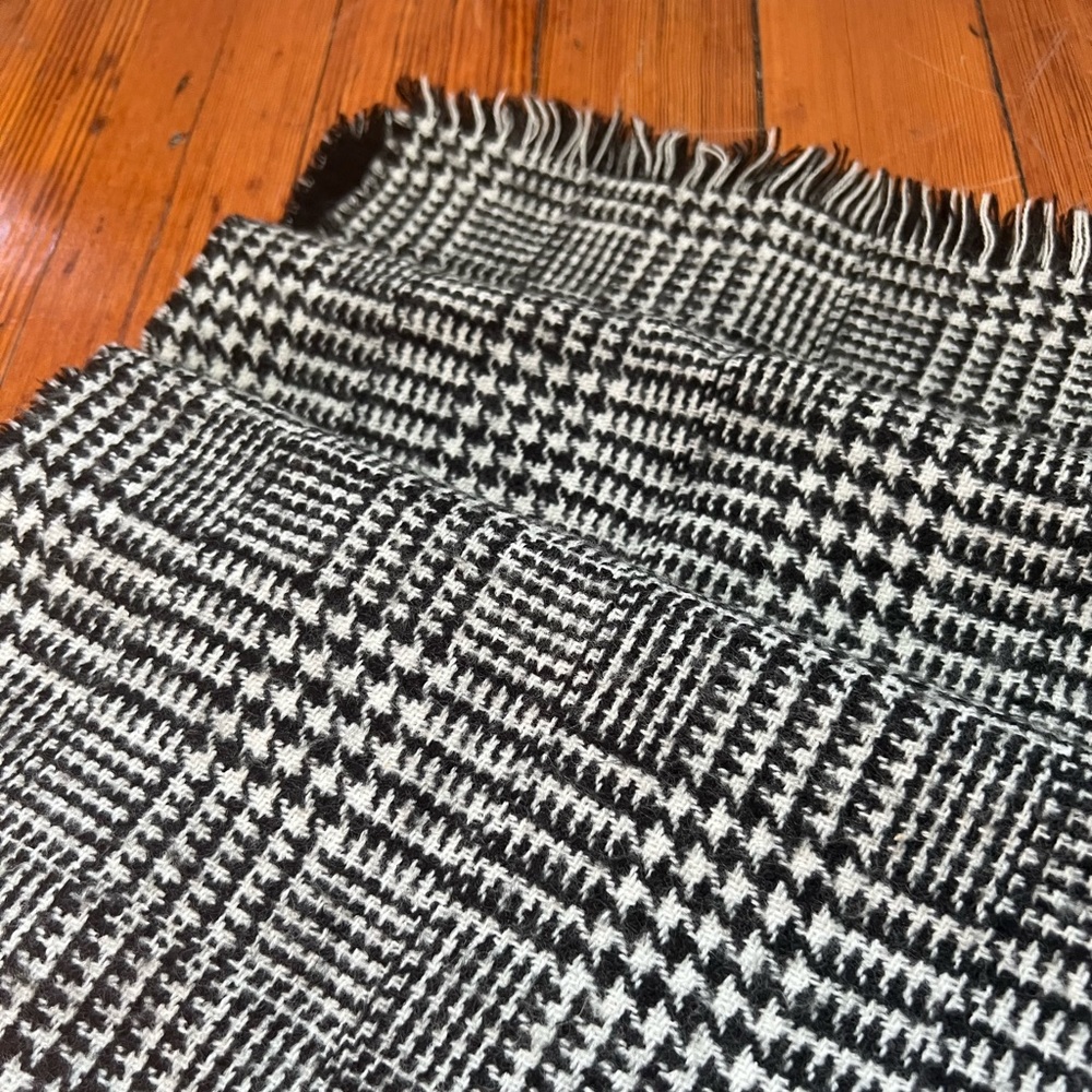 Black & White Houndstooth Blanket Scarf 🖤